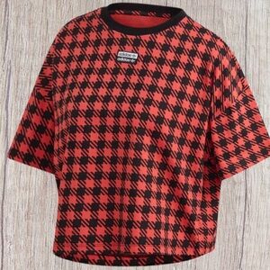 ADIDAS BOXY TEE. SQUARED MIDRIFF CREW NECK TOP. 90’s CHECKED PRINT. GREAT COND.